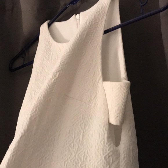 Zara Trafaluc Textured White Dress with Side Cut-Out Size Small, like-new - Picture 2 of 5